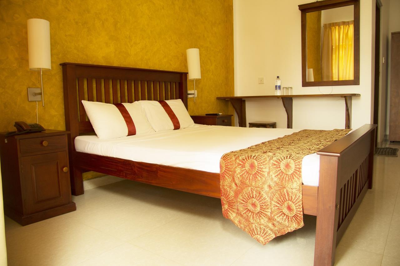Zendara Hotel Негомбо Екстериор снимка