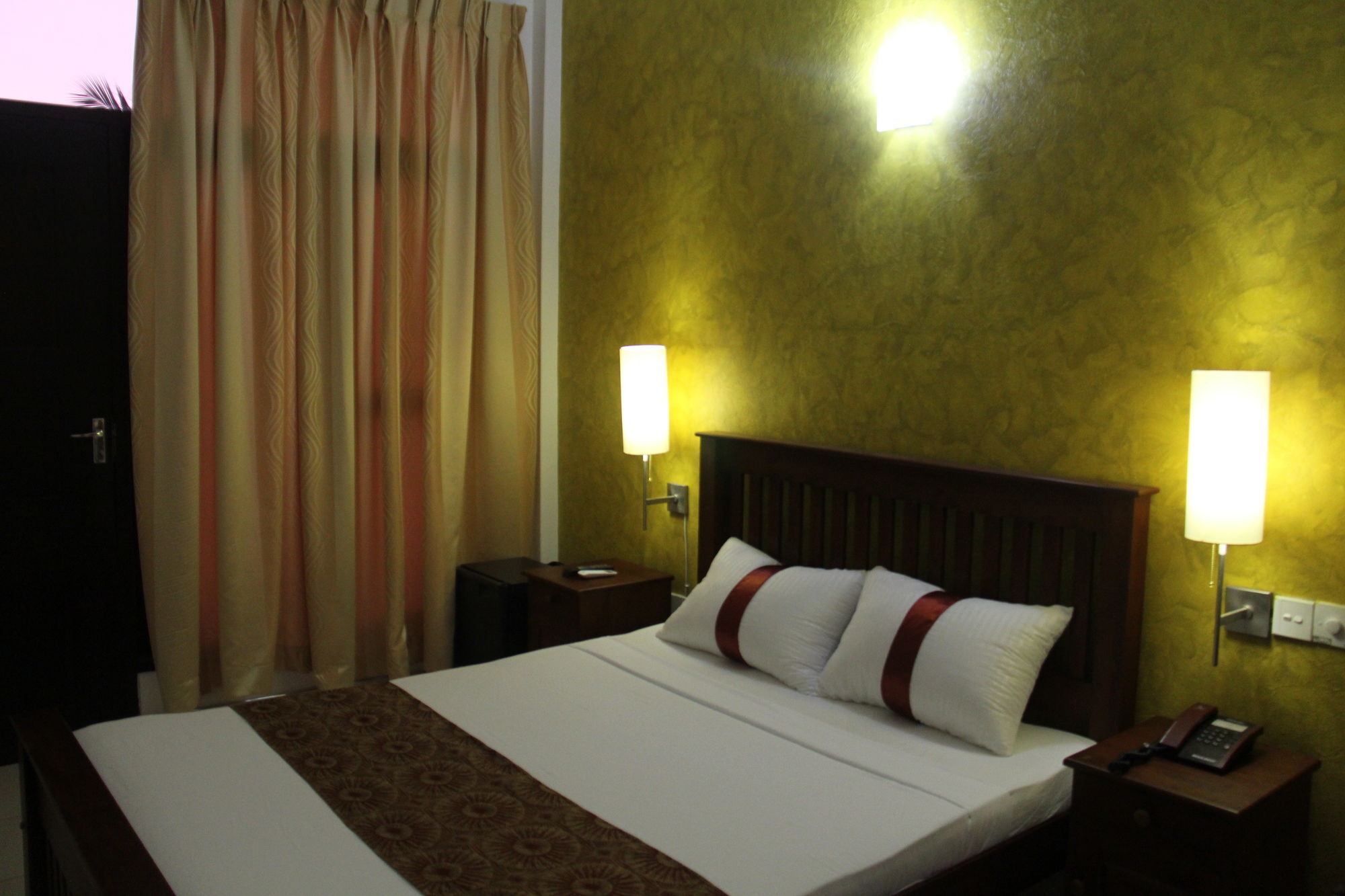Zendara Hotel Негомбо Екстериор снимка